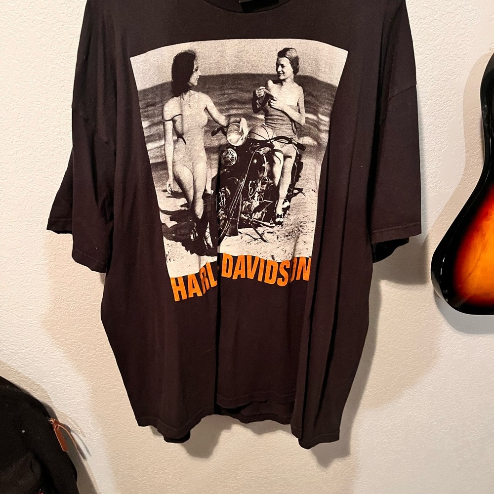 Harley-Davidson Black Tee with Vintage Motorcycle Print